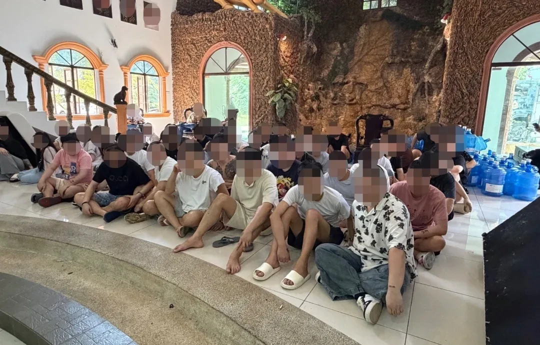 Seorang individu ditemukan di ruang sempit ketika operasi dijalankan.