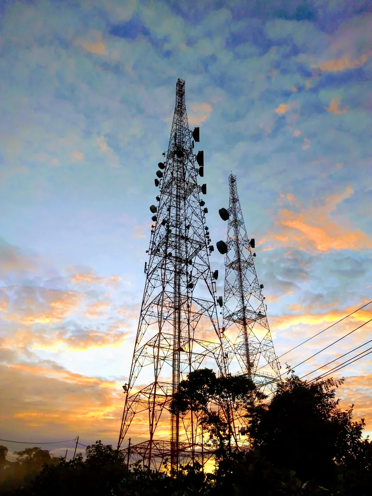 Menara telekomunikasi di Bukit Nyabau, Bintulu dalam foto arkib Disember 2019.