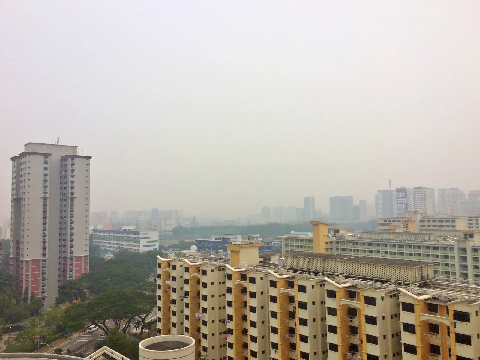 Keadaan berjerebu di Singapura dalam foto arkib Oktober 2015.