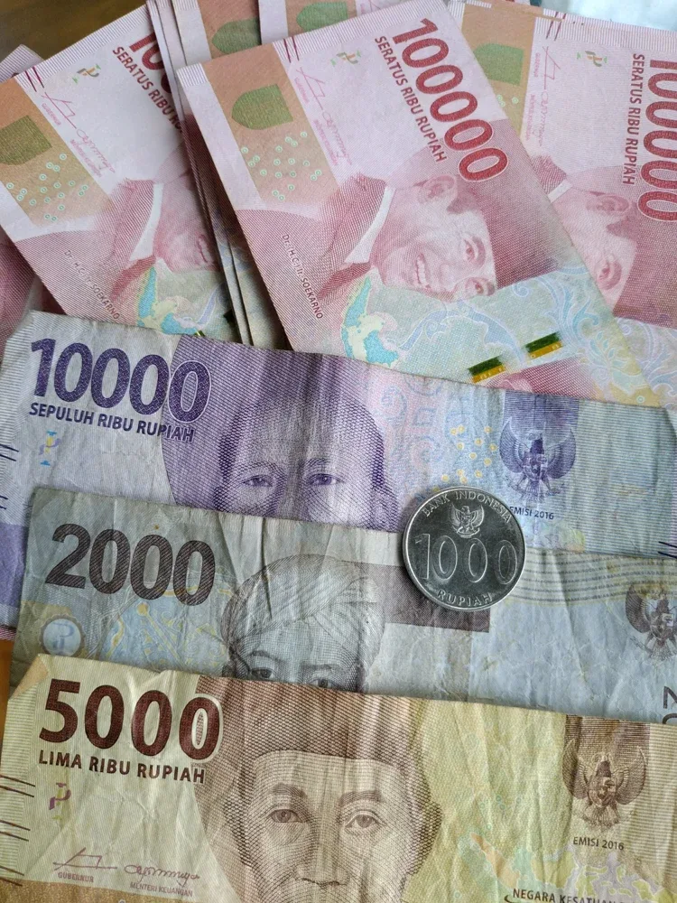 Foto arkib wang rupiah Indonesia