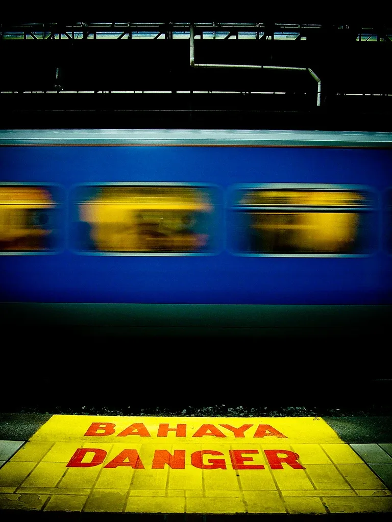 Foto arkib tren KTM Komuter pada 7 Jun 2008. &mdash; Foto: hellmy / Wikimedia Commons.