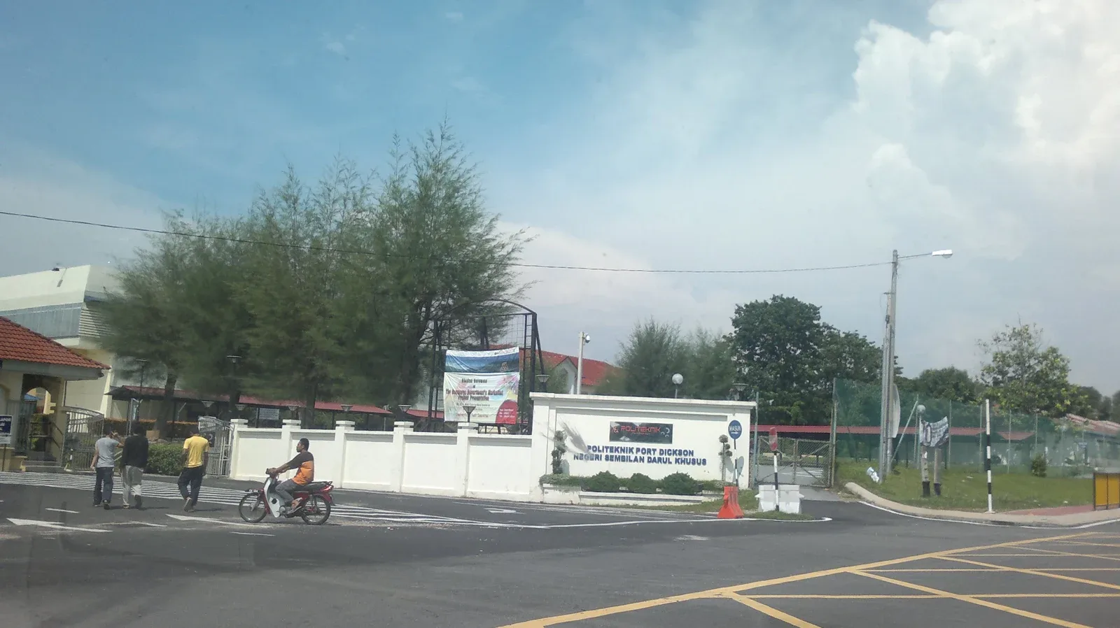 Foto arkib pintu masuk Politeknik Port Dickson