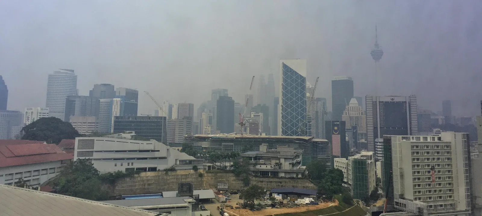 Foto arkib Kuala Lumpur diselubungi jerebu pada 11 September 2019. Foto Benjy8769/Wikimedia Commons