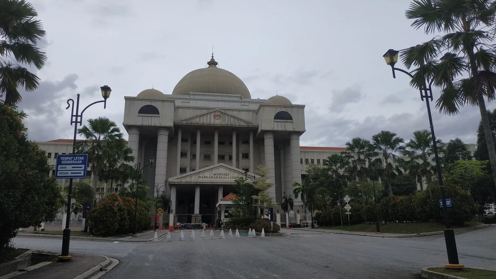 Foto arkib Kompleks Mahkamah Kuala Lumpur pada 28 April 2020. Foto Renek78/Wikimedia Commons
