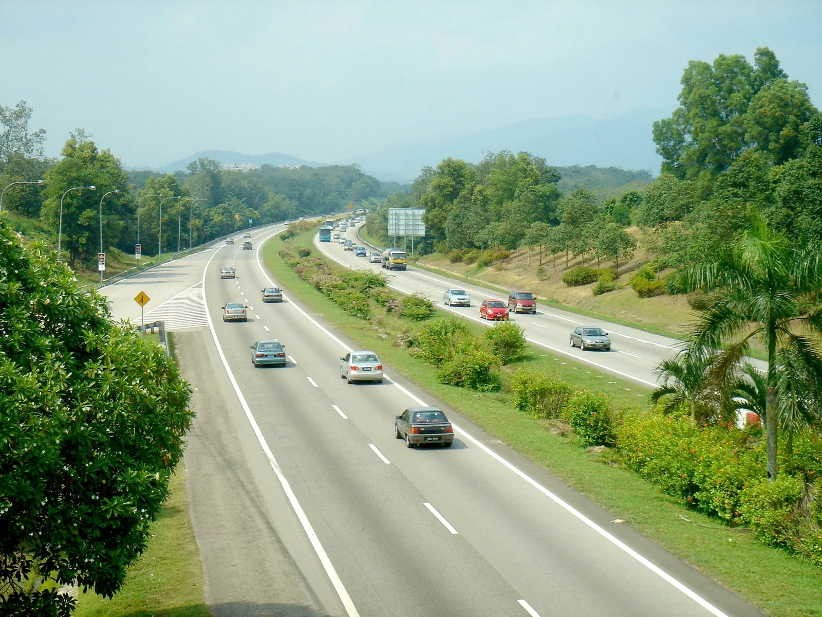 Foto arkib Lebuhraya Utara-Selatan di Ayer Keroh, Melaka, menghala ke Kuala Lumpur pada 29 Januari 2006. Foto mailer_diablo/Wikimedia Commons