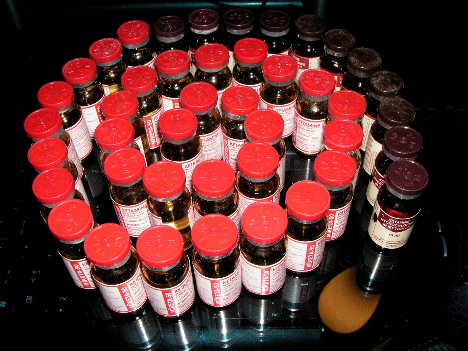 Botol ketamin dalam foto arkib untuk konteks bahan berkenaan, bukan barang rampasan MT Global 168. Foto Psychonaught/Wikimedia Commons