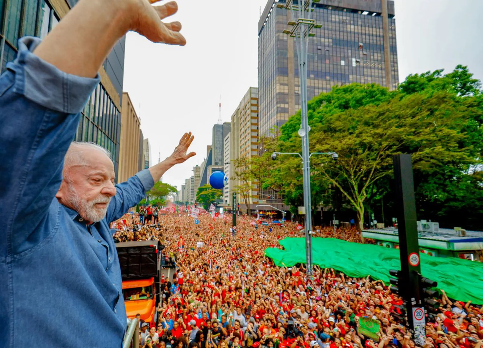 Lula pada acara kempen di Sao Paulo pada 11 Oktober 2026
