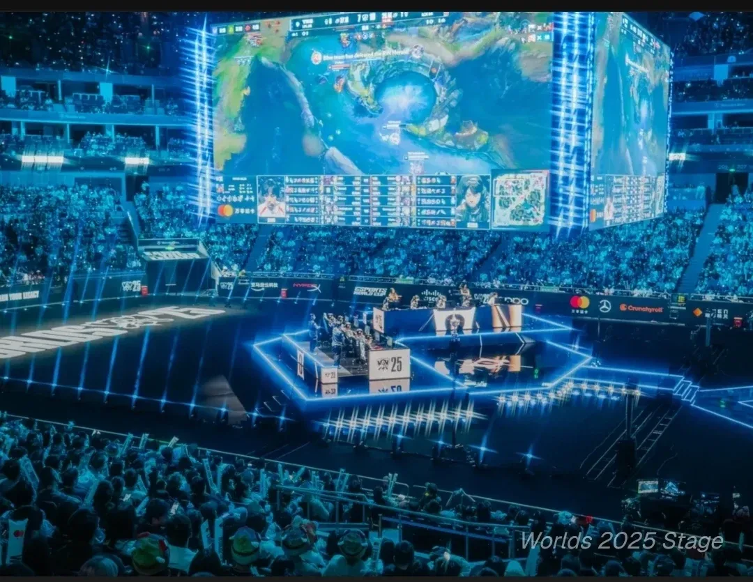 Suasana pentas kejohanan Worlds 2025