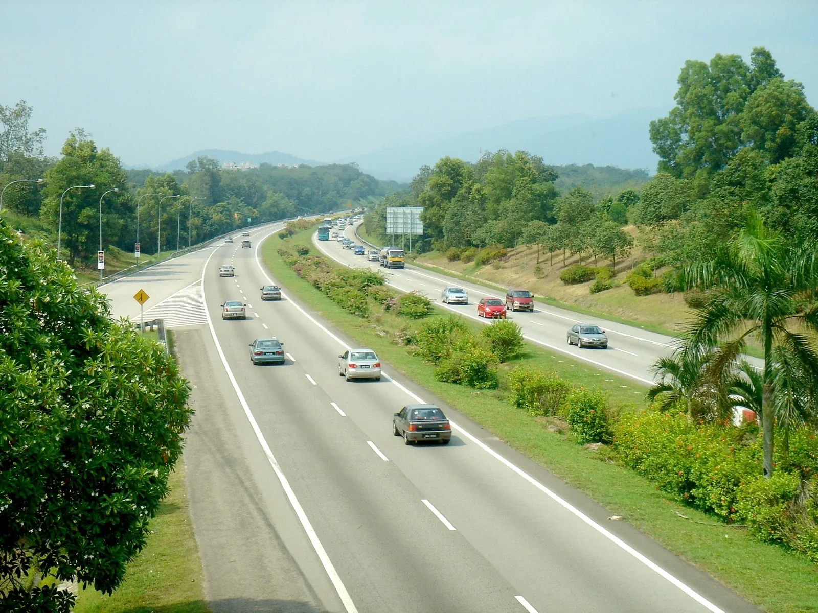 Foto arkib Lebuhraya Utara&ndash;Selatan di Ayer Keroh, Melaka, menghala ke Kuala Lumpur pada 29 Januari 2006. Foto mailer_diablo/Wikimedia Commons