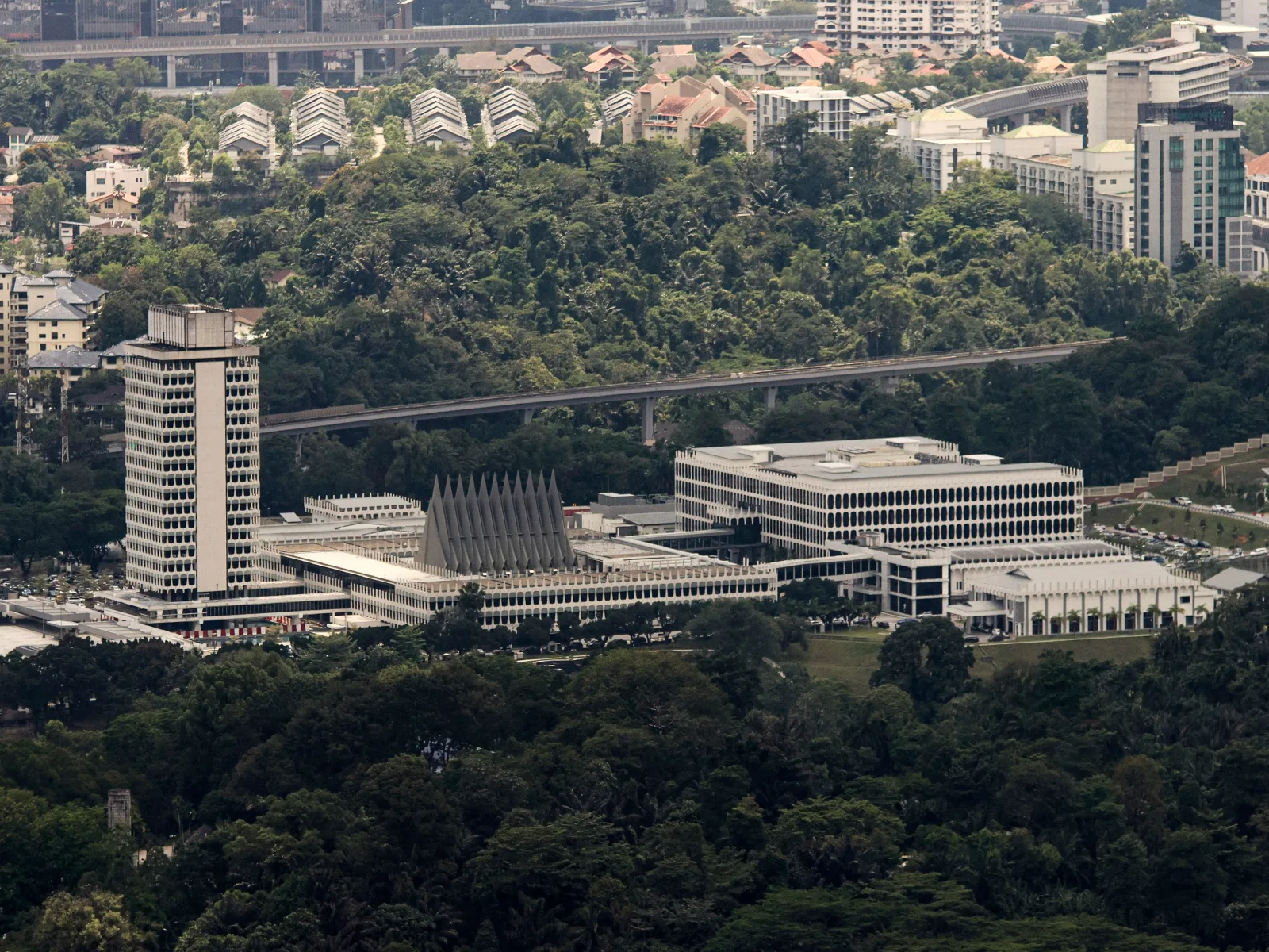 Bangunan Parlimen Malaysia dalam gambar arkib Mac 2023. Foto Pangalau/Wikimedia Commons.