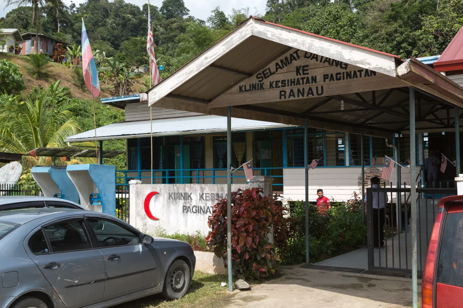 Klinik Kesihatan Paginatan di Ranau, Sabah dalam foto arkib 19 Februari 2013. Gambar hiasan fasiliti kesihatan luar bandar. Foto CEphoto, Uwe Aranas/Wikimedia Commons