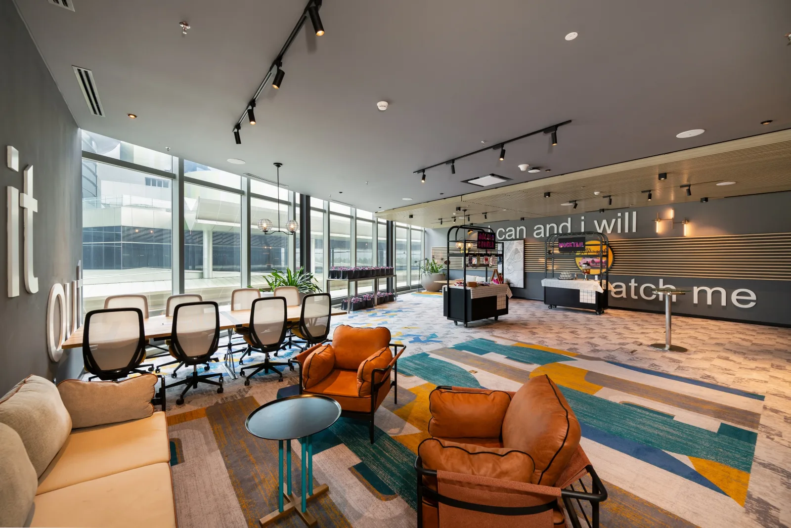 Fun Room 4 menyediakan ruang untuk aktiviti kreatif dan interaksi peserta. Foto Moxy Putrajaya.